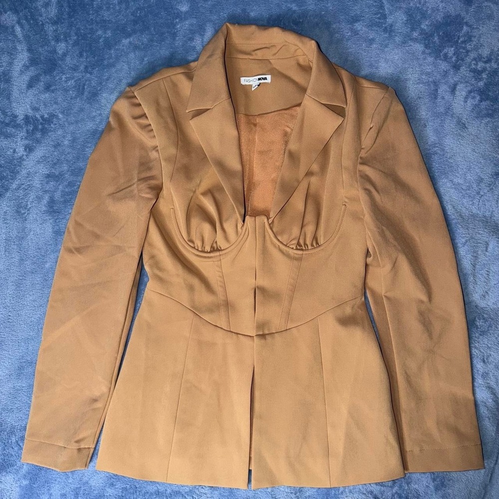 Fashion Nova tan blazer‎